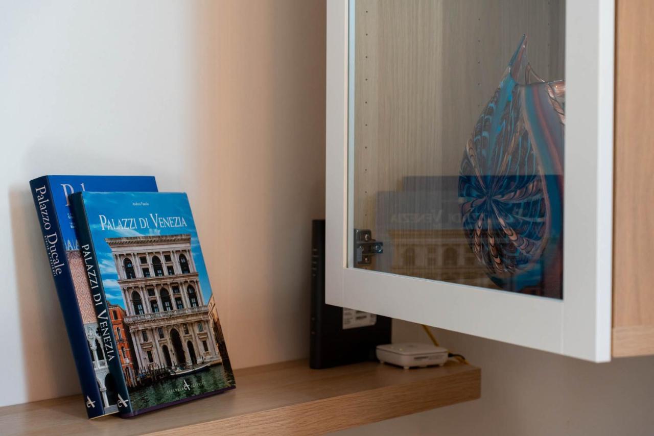 Loft In Venice - Murano Venier Apartment ภายนอก รูปภาพ